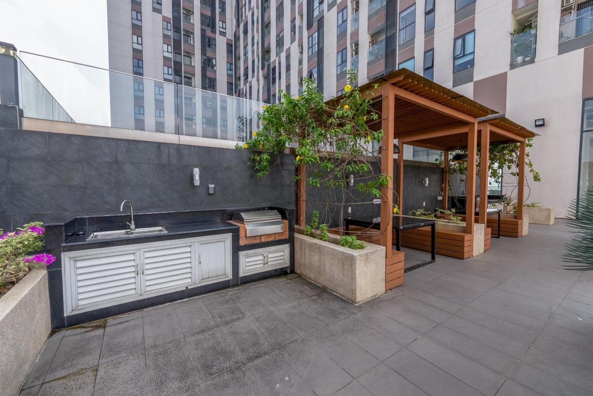 Cozy Private Bedroom In A Luxury 2Br Condo Ho Chi Minh City Bagian luar foto